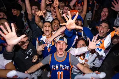 Knicks fans go wild outside Garden after thrilling Game 4 win over Celtics