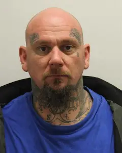 Mother shoots convicted child molester as he tried to rape 12-year-old daughter at hotel: reports