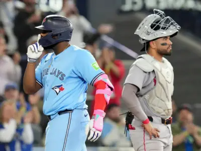 Guerrero hits go-ahead homer in 8th as Blue Jays rally past Red Sox 4-2