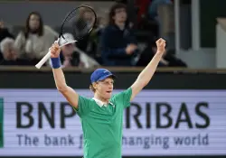 Jannik Sinner takes down Novak Djokovic to make French Open final